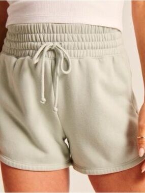 Abercrombie & Fitch Light Sage High-Rise dolphin hem Shorts